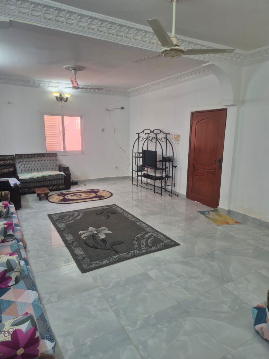 Appartement F4 avec cuisine équipée et citerne d\'eau à Saline Ouest