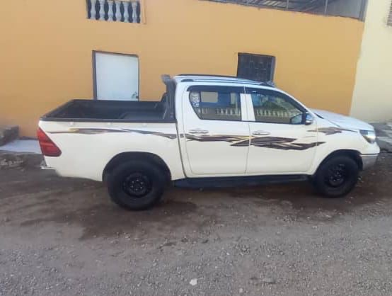 TOYOTA HILUX 2018 AUTOMATIQUE, & LANDCRUISER PRADO 2021 & TOYOTA HARDTOP 2014 excellent état