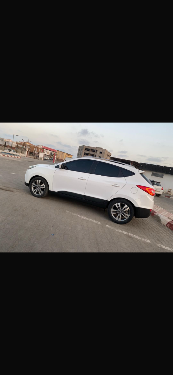 TOYOTA HILUX 2018 AUTOMATIQUE, & LANDCRUISER PRADO 2021 & HYUNDAI TUCSON 2015 6 en excellent état