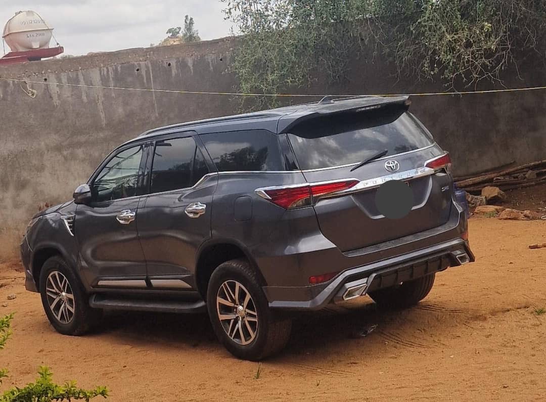 Toyota Landcruiser Prado 2021, Fortuner 2019 & Santa Fe 2016 en excellent état