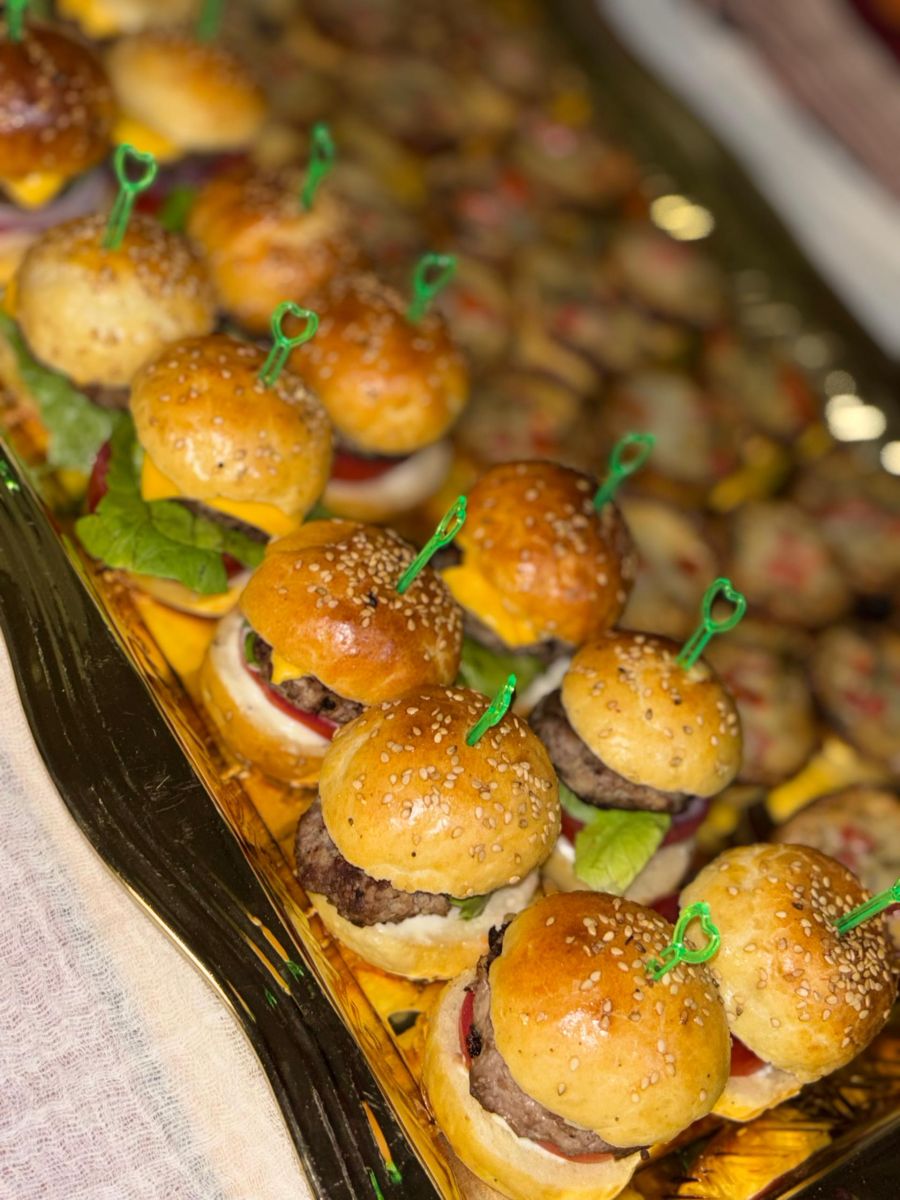 Plats éthiopiens et desserts européens à emporter - Commandez maintenant !