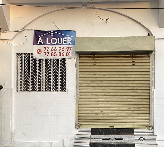 Appartement F3 avec terrasse privée ET Local commercial à la Cité Saoudie