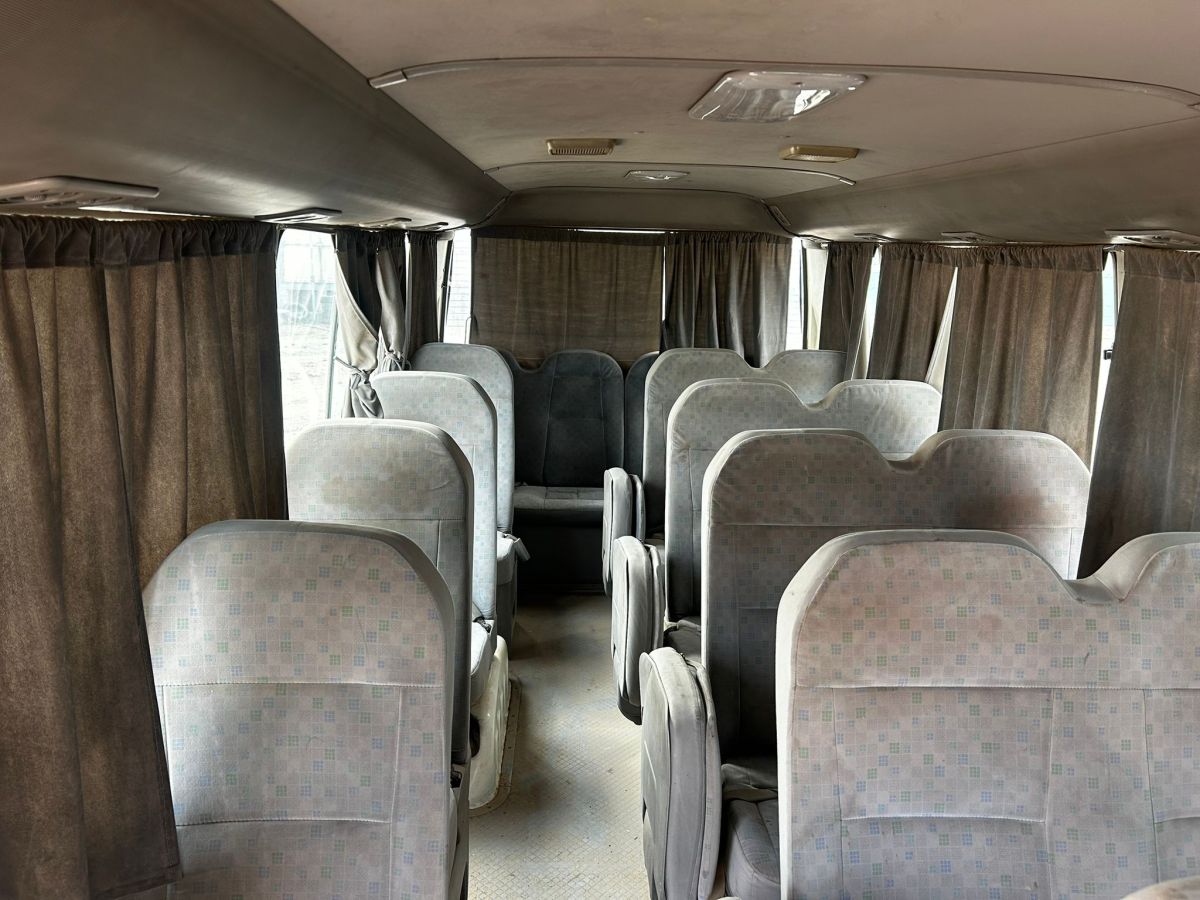 Toyota Bus 35 places, bon état, idéal pour transport scolaire ou touristique