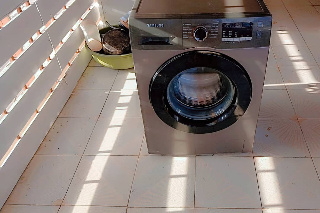 Salon complet moderne + buffet + machine à laver