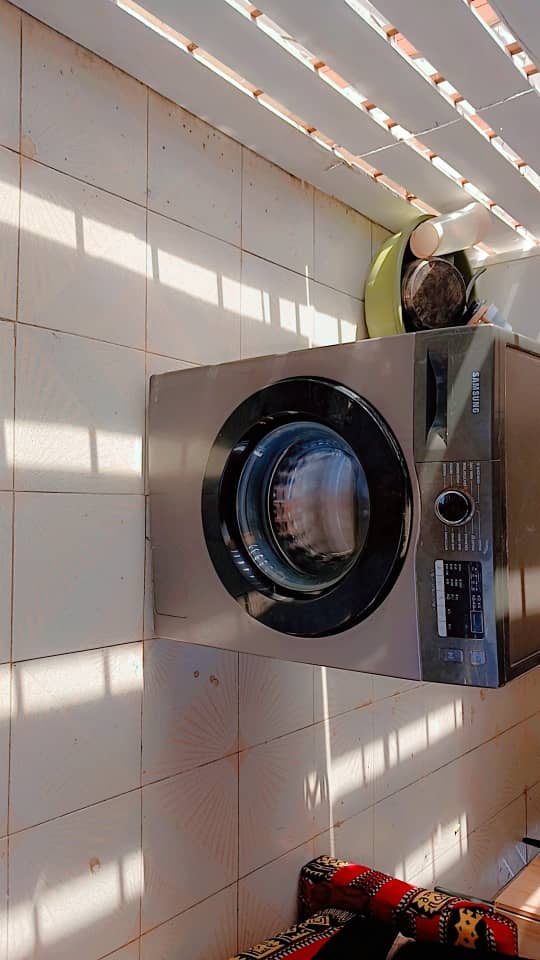 Salon complet moderne + buffet + machine à laver