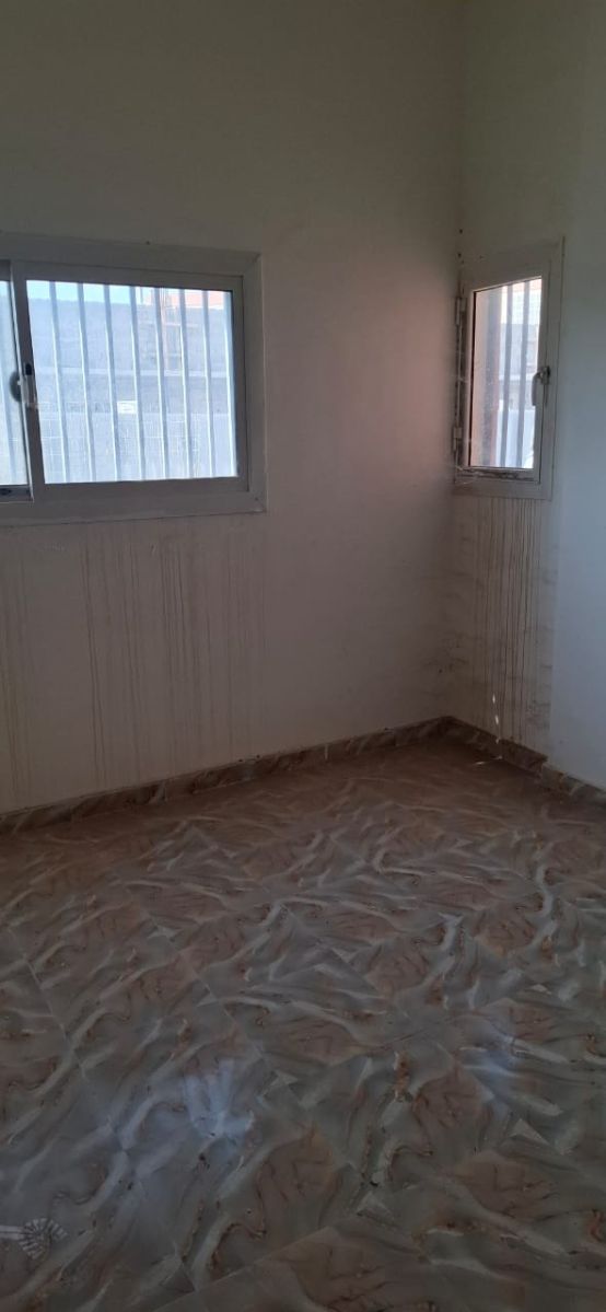 Appartement F4 non meublé avec balcon à Cité Daria