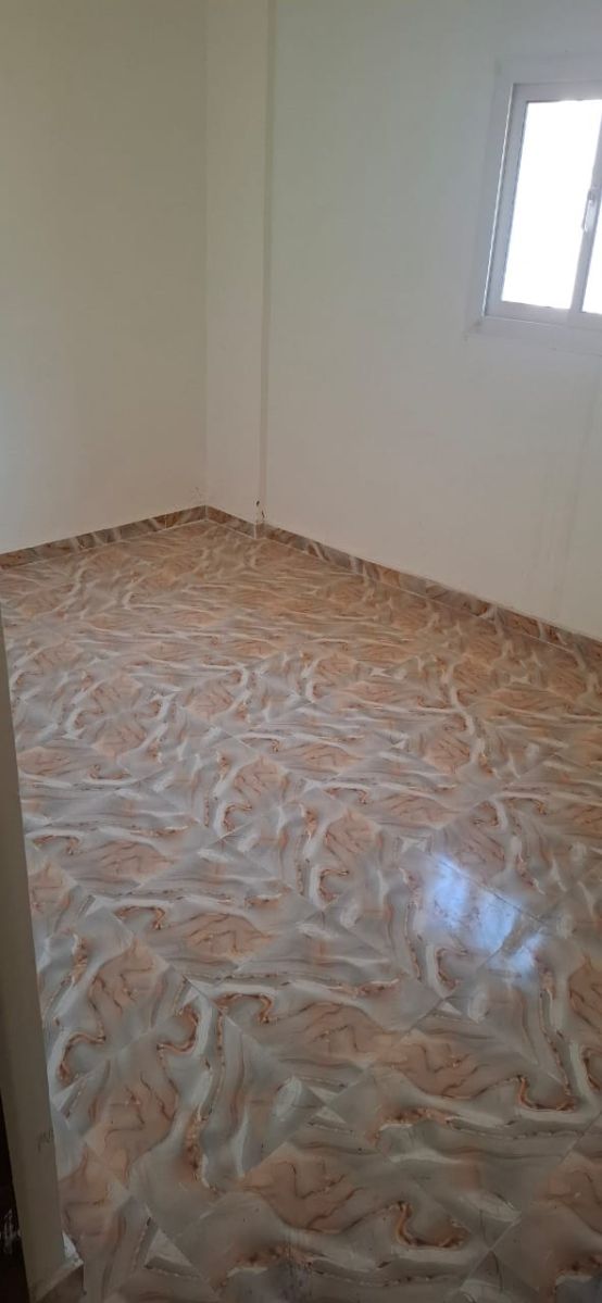 Appartement F4 non meublé avec balcon à Cité Daria