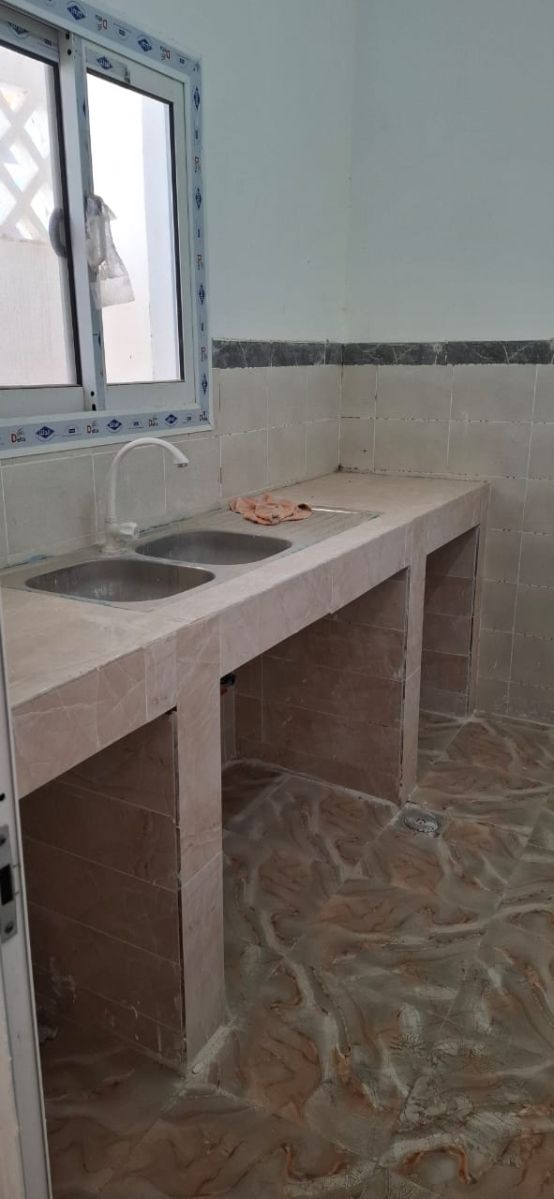 Appartement F4 non meublé avec balcon à Cité Daria