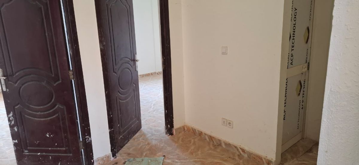 Appartement F4 non meublé avec balcon à Cité Daria