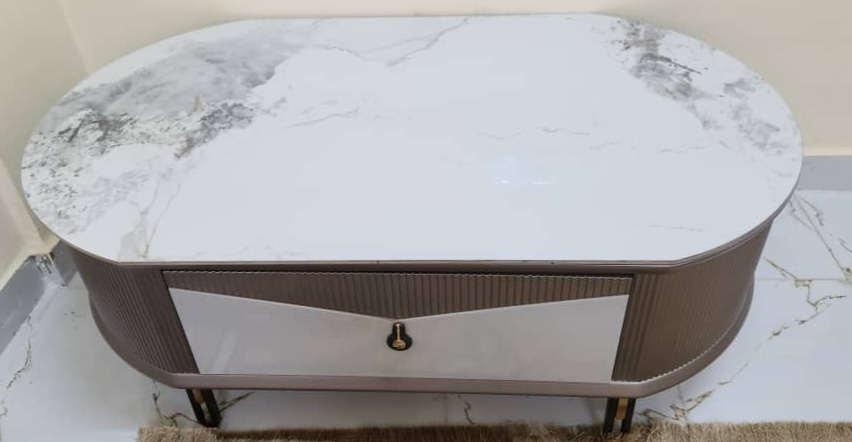 Salon Turc avec table basse et cadres décoratifs de qualité