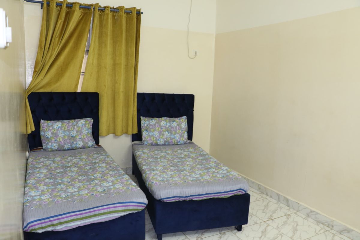 Immeuble R+2 avec 6 appartements, quartier calme et accessible