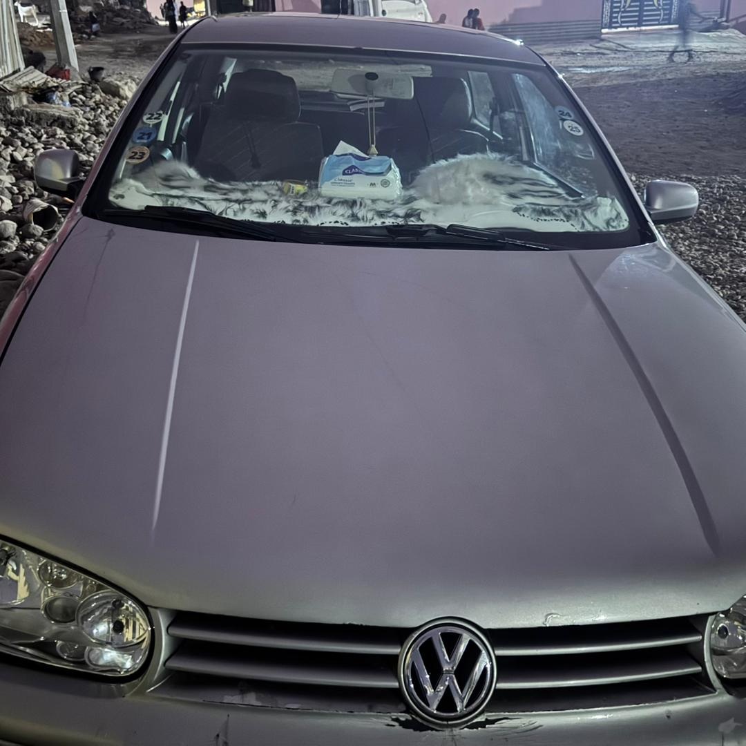 Volkswagen Golf, bon état, négociable, climatisation, entretien régulier