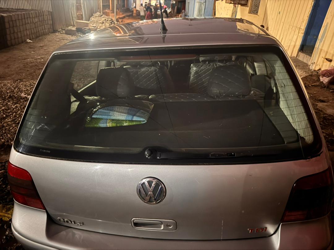 Volkswagen Golf, bon état, négociable, climatisation, entretien régulier