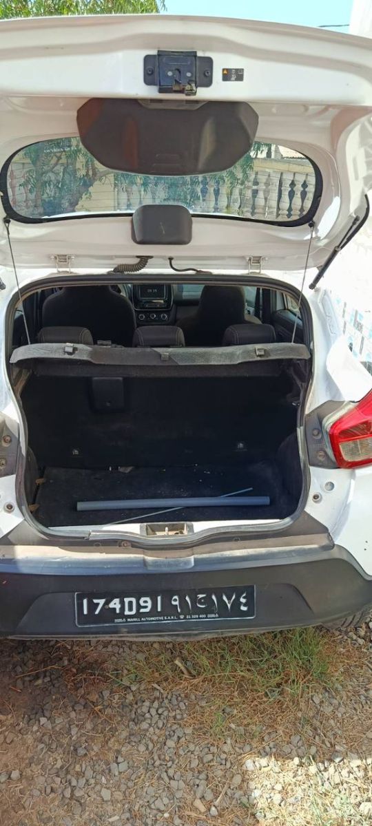 Toyota Hilux 2014, diesel, climatisé - Renault Kwid 2019, essence, économique