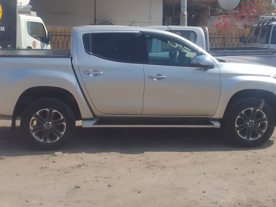 Mitsubishi L200 2023 en excellent état, boîte Automatique