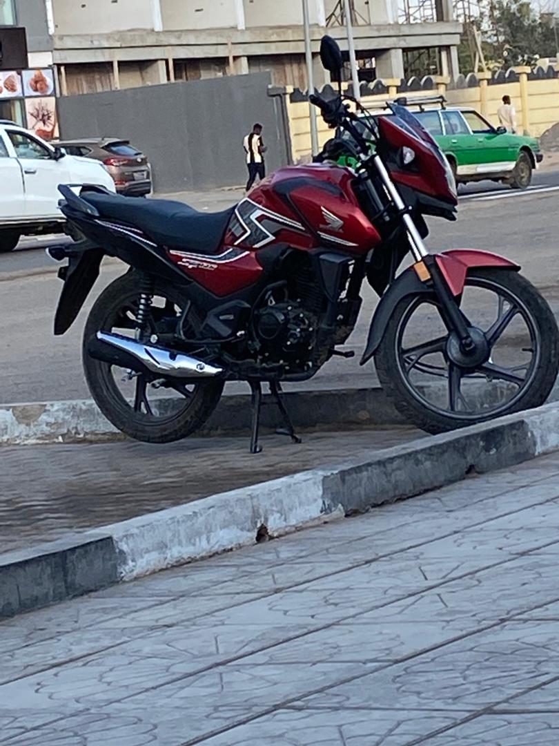 Honda 125cc, comme neuf, seulement 1100 km