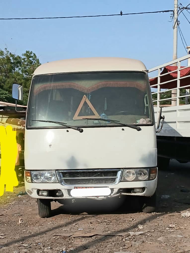 Bus Mitsubishi Rosa 35 places, quasi neuf