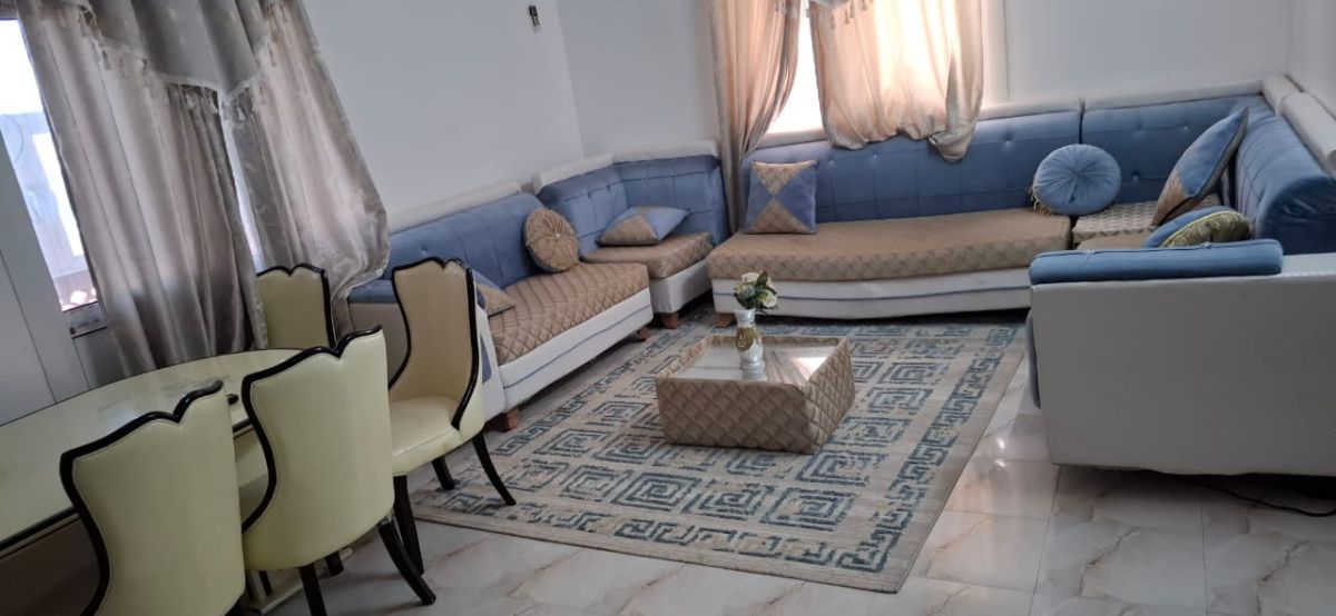 Appartement meublé F4 avec balcon à Cité Daria