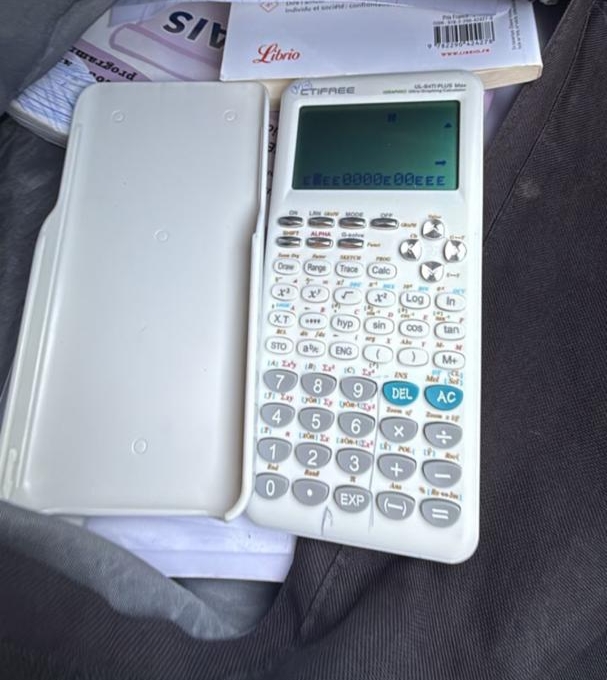 Calculatrice graphique presque neuve pour bacheliers