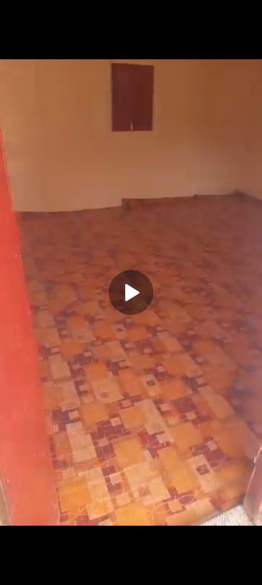 Chambre à louer avec eau et électricité - Quartier 6