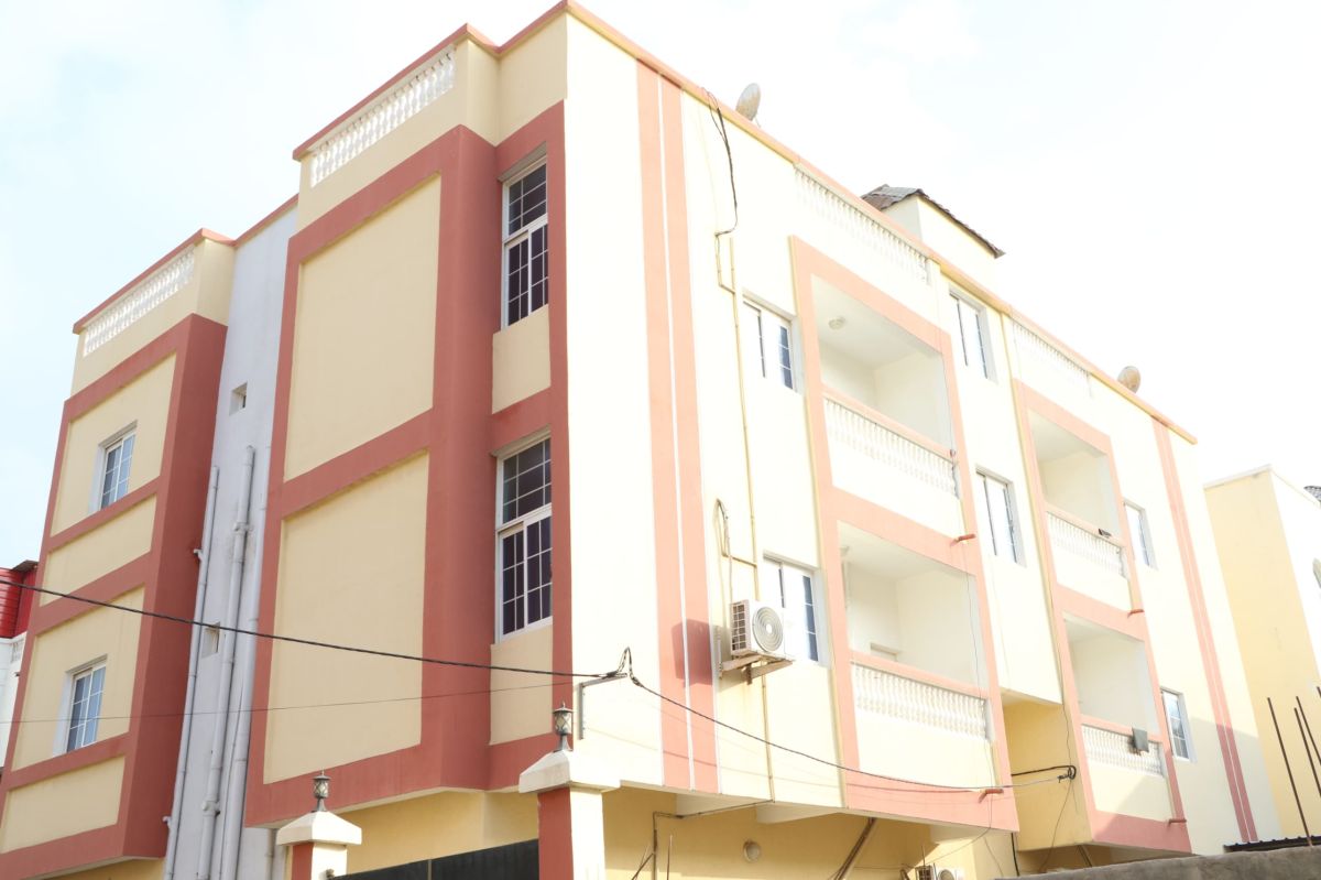 Immeuble R+2 avec 6 appartements, quartier calme et accessible