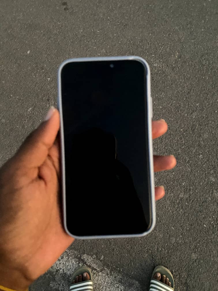 iPhone 11 capacité bactérie 100% stockage 128 gb prix négociable