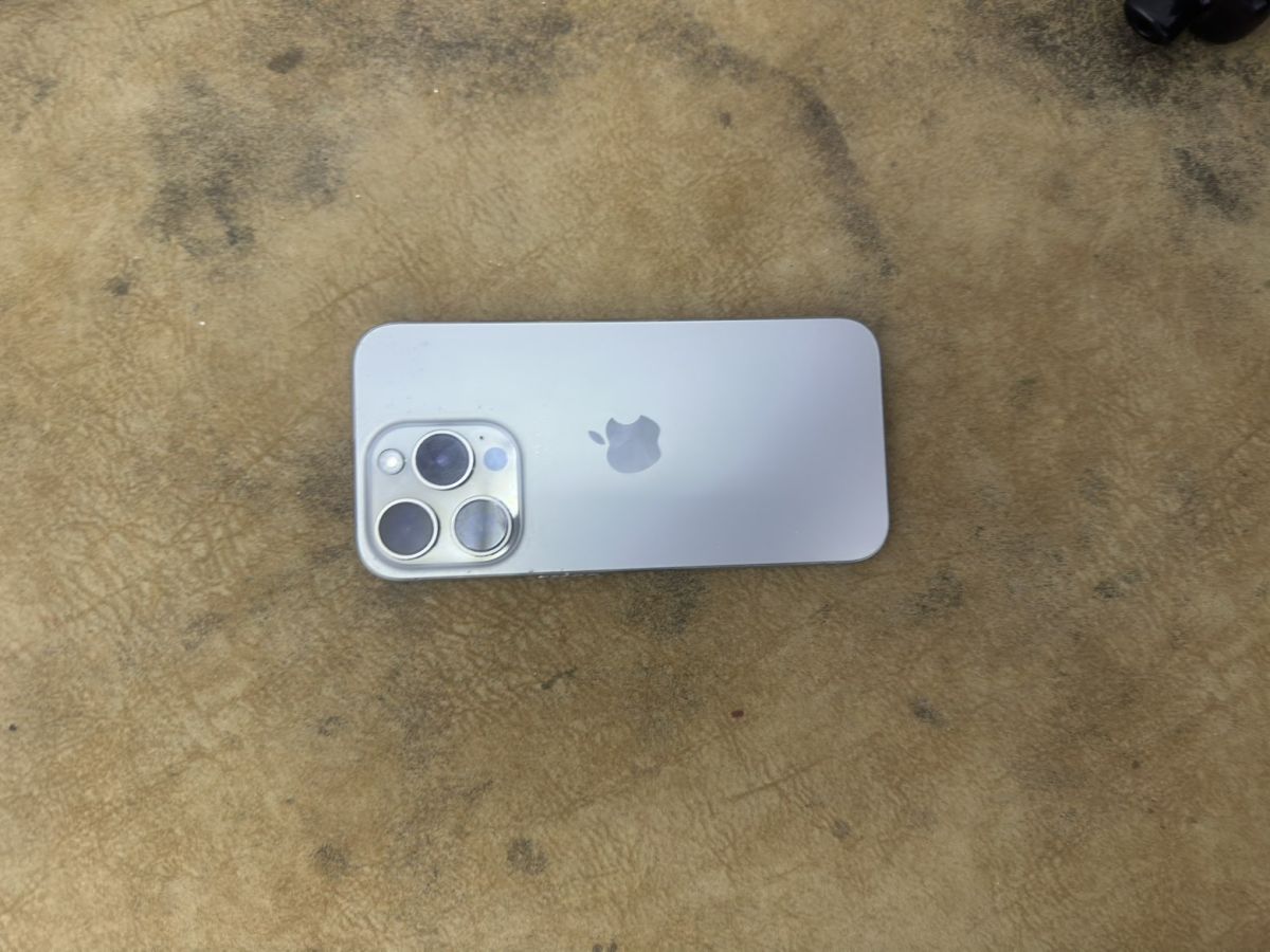 Iphone 15 Pro en excellent état, 87% de batterie, avec coque gratuite