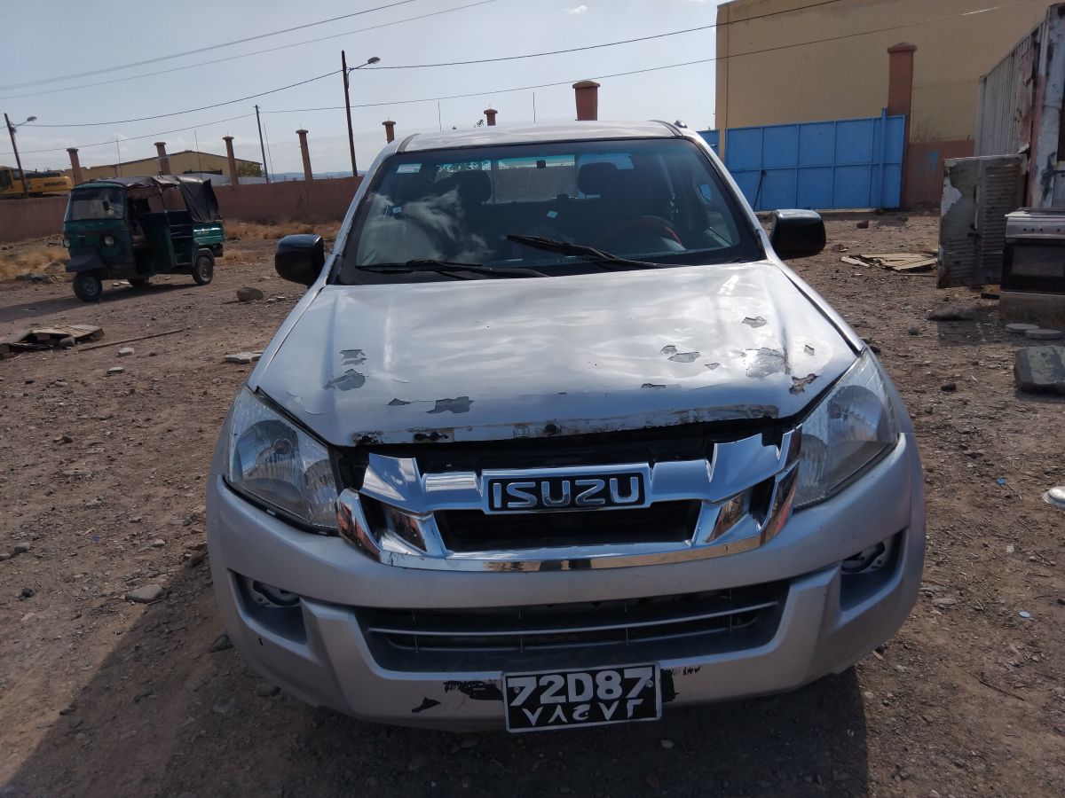 Pick-up 4x4 Isuzu D-Max, excellent état, robuste et confortable