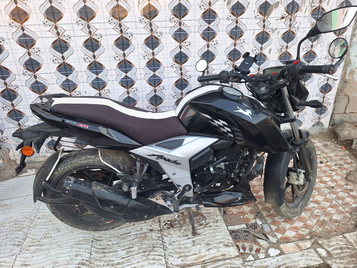 Moto TVS RTR 160cc à vendre - bon état - prix occasionnel