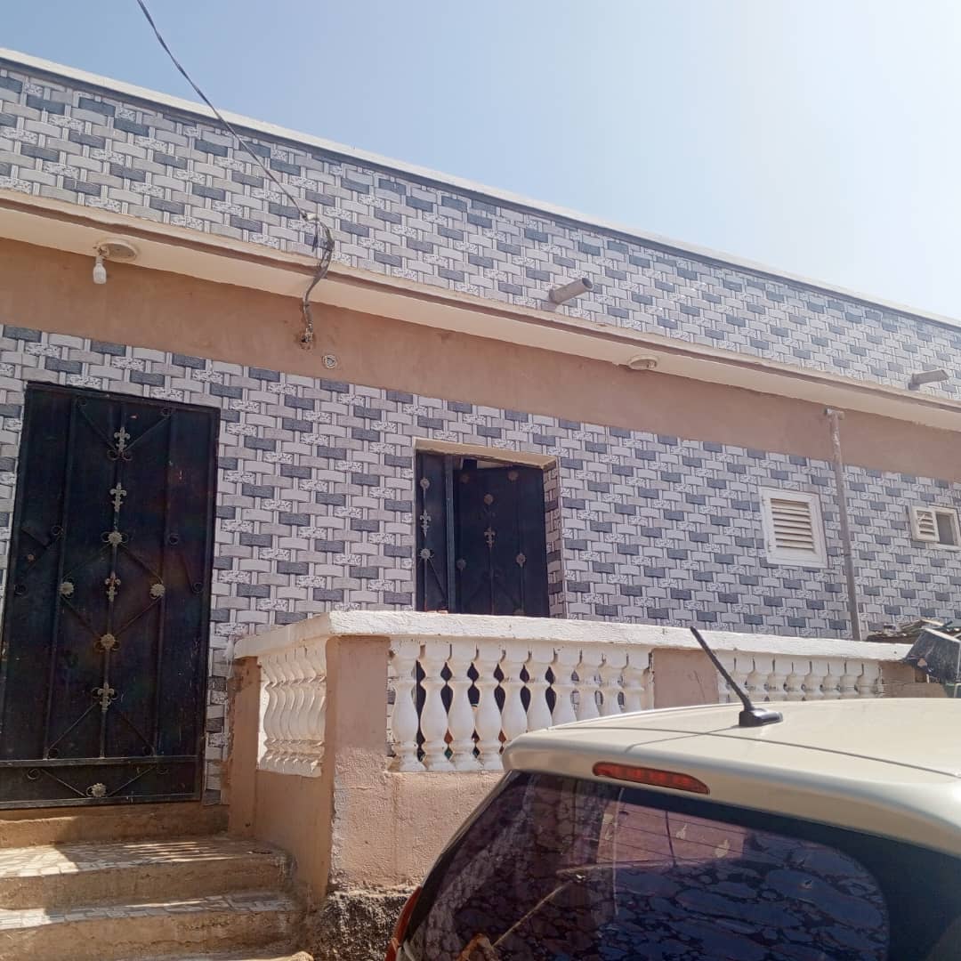 Maison 3 chambres avec boutique à louer à Cité Nassib