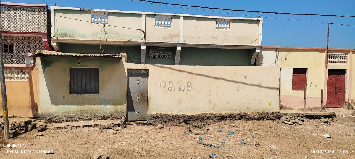 Maison F5 avec cuisine et terrasse à Cheikh Osman CCO EEGA, titre foncier