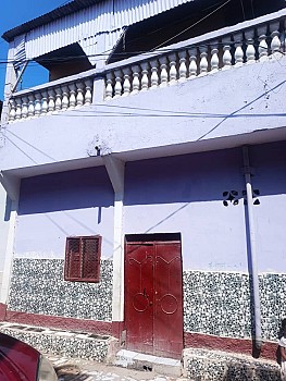 Maison F4 avec titre foncier à Quartier 7, calme et accessible