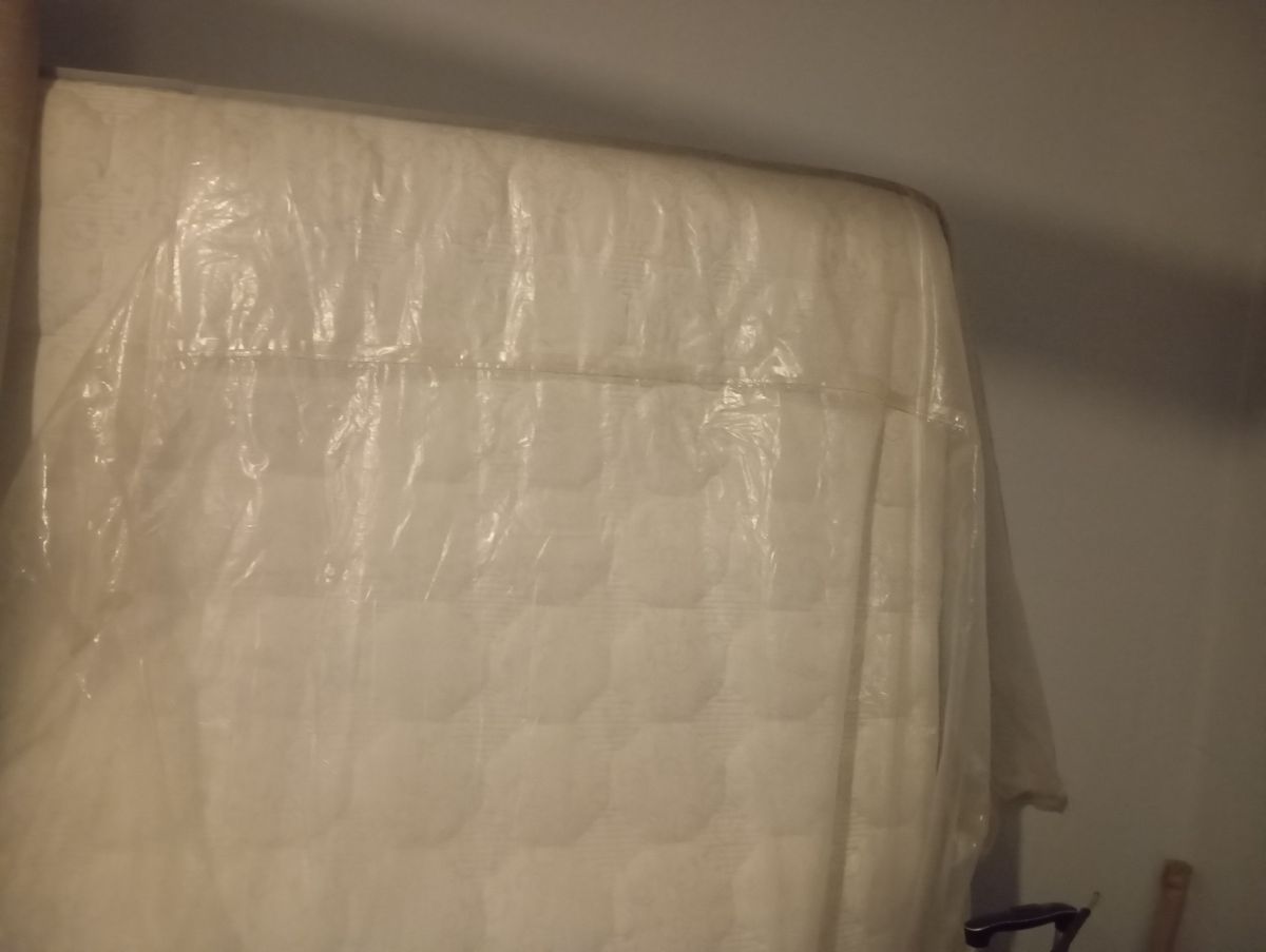 Matelas neuf 2m x 1,80m, encore emballé