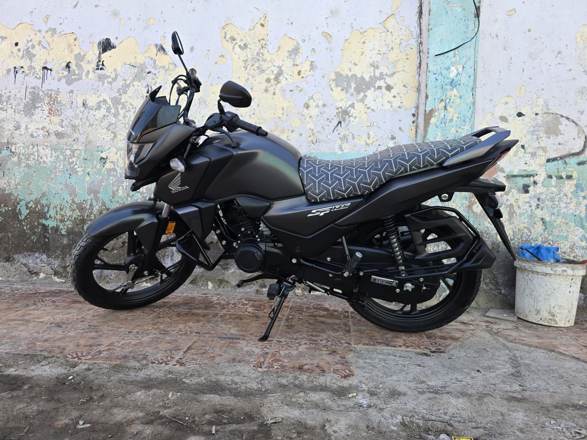 Honda 125, dernier modèle, 4580 km, comme neuf
