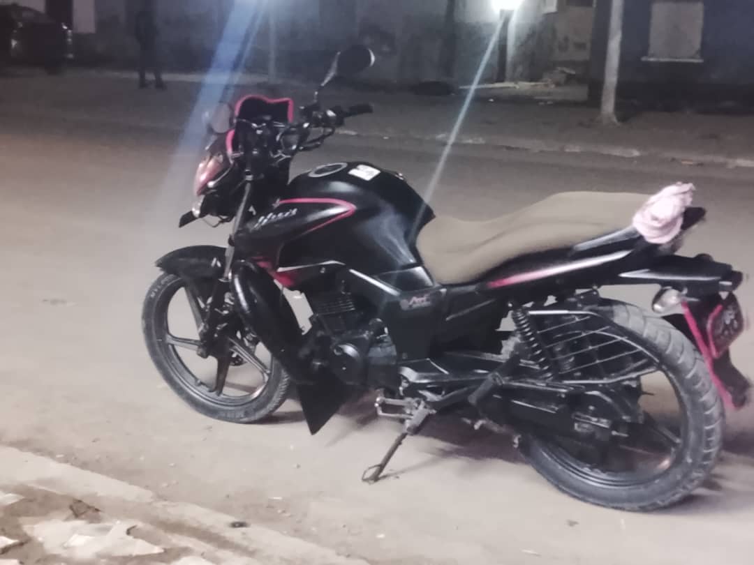 Moto Hero Hunk 150CC en vente