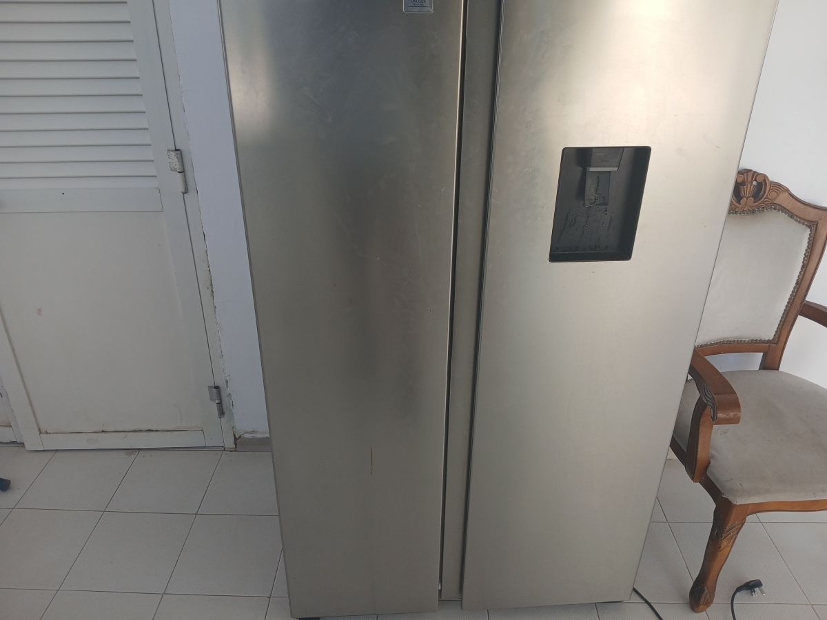 Réfrigérateur américain Hisense, quasi-neuf, acheté chez Svams