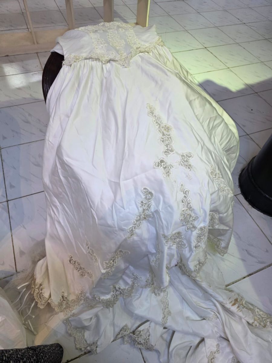Robe de mariée en dentelle, prix négociable