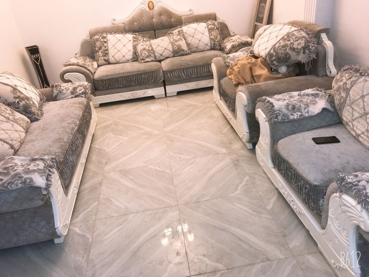 Salon en bon état - Prêt à emménager