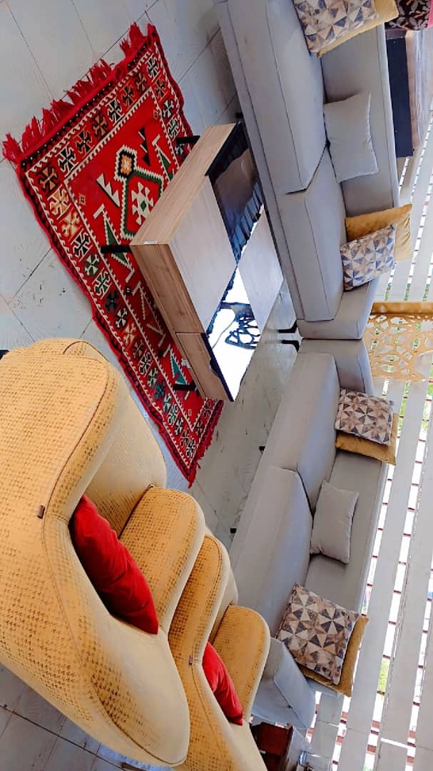 Salon complet moderne + buffet + machine à laver