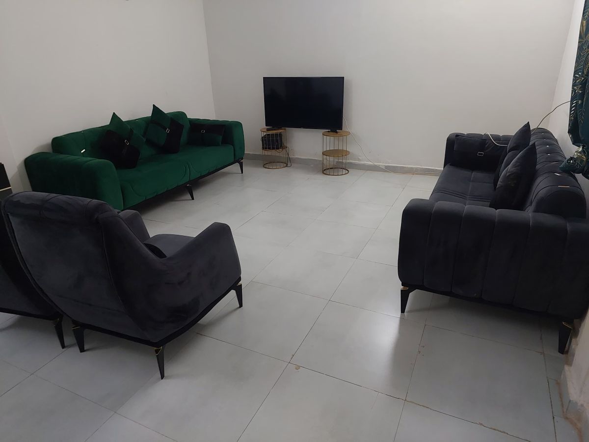 Salon, salle à manger & chambre à coucher neufs à vendre