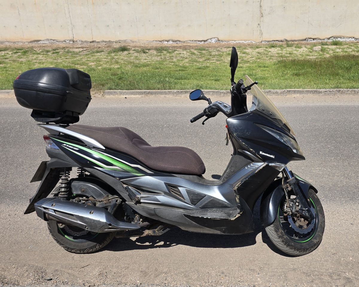 Scooter Kawasaki J125 2018 avec Top Case, excellent état