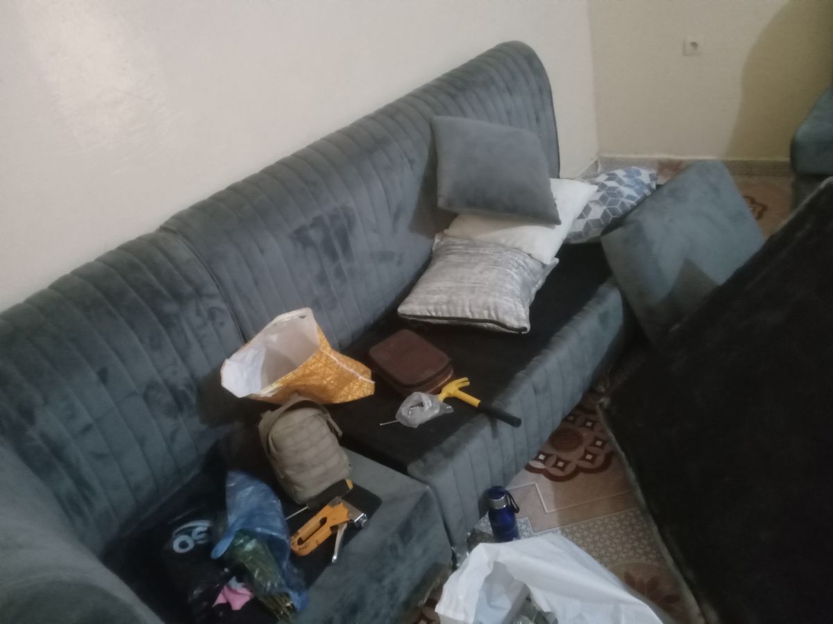 Service de rénovation de salon avec changement de tissu et bois