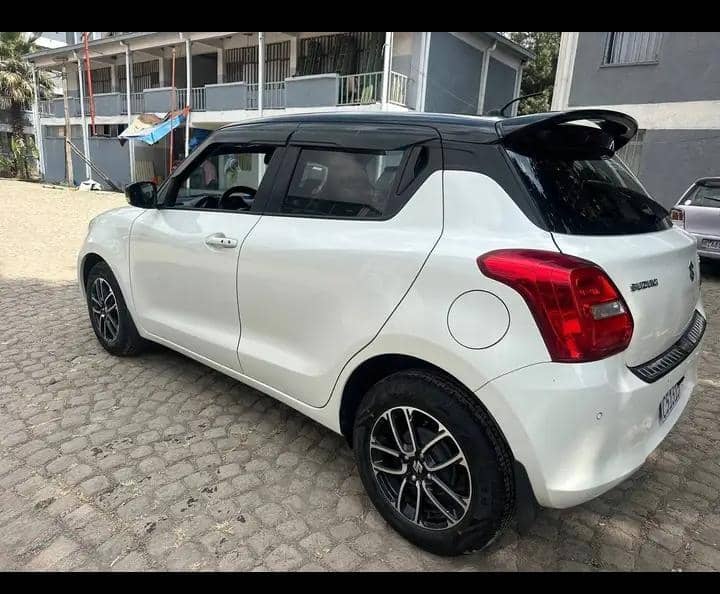 Suzuki Swift 2023, essence, automatique, en excellent état