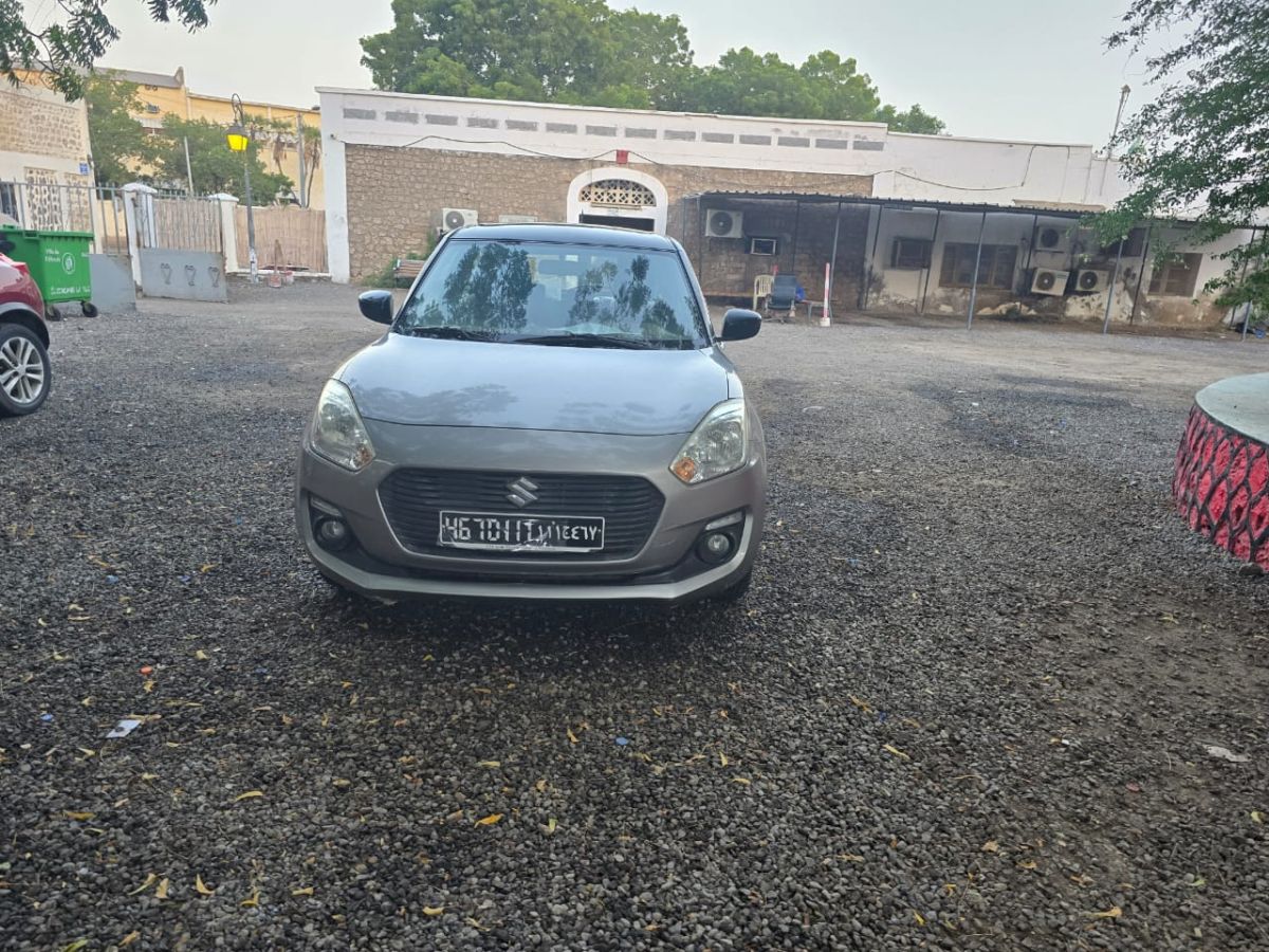 Suzuki Swift essence, Silver
