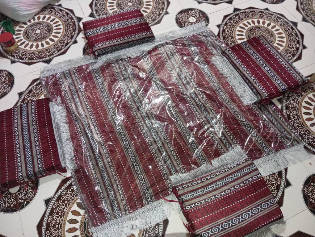 Tapis pour Iftar avec oreillers et rideaux - Sur commande