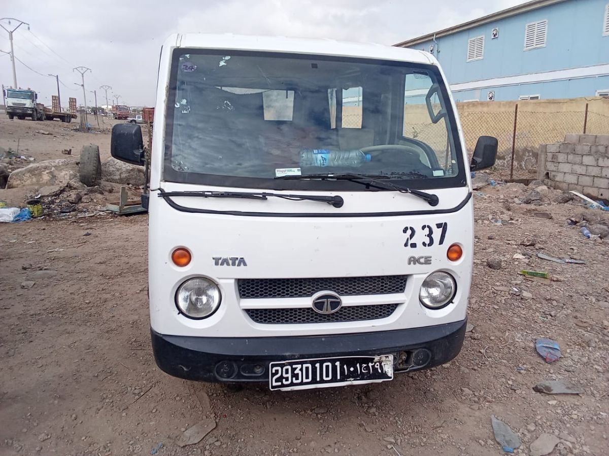 Tata Magic en parfait état, conduit par un seul chauffeur