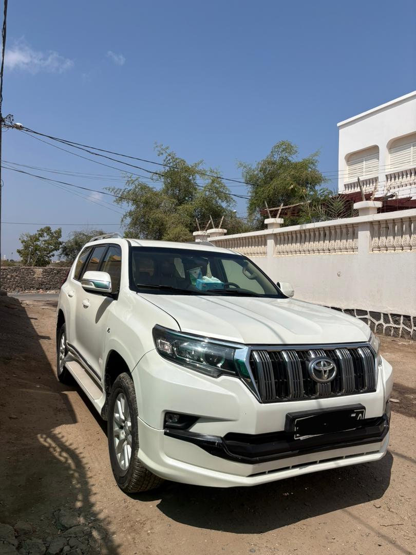 Toyota Land Cruiser Prado 2017, V6, en excellent état