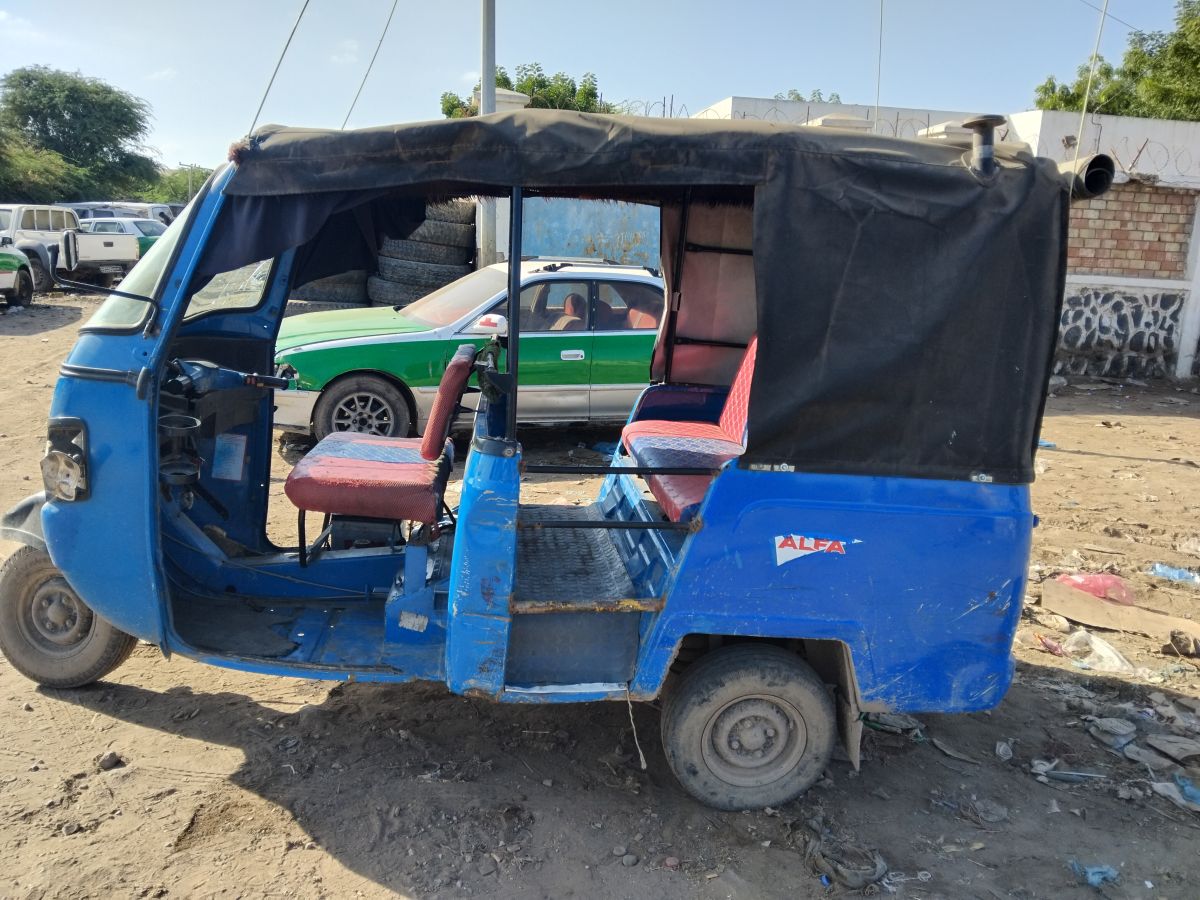 Tricycle Bajaj en bon état, prix raisonnable