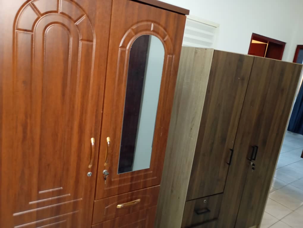 Armoire 3 portes à vendre - livraison gratuite