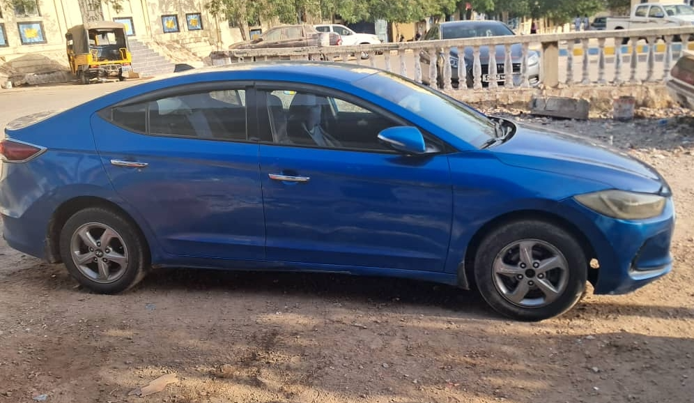 Hyundai Elantra 2017 en excellent état avec climatisation - Négociable